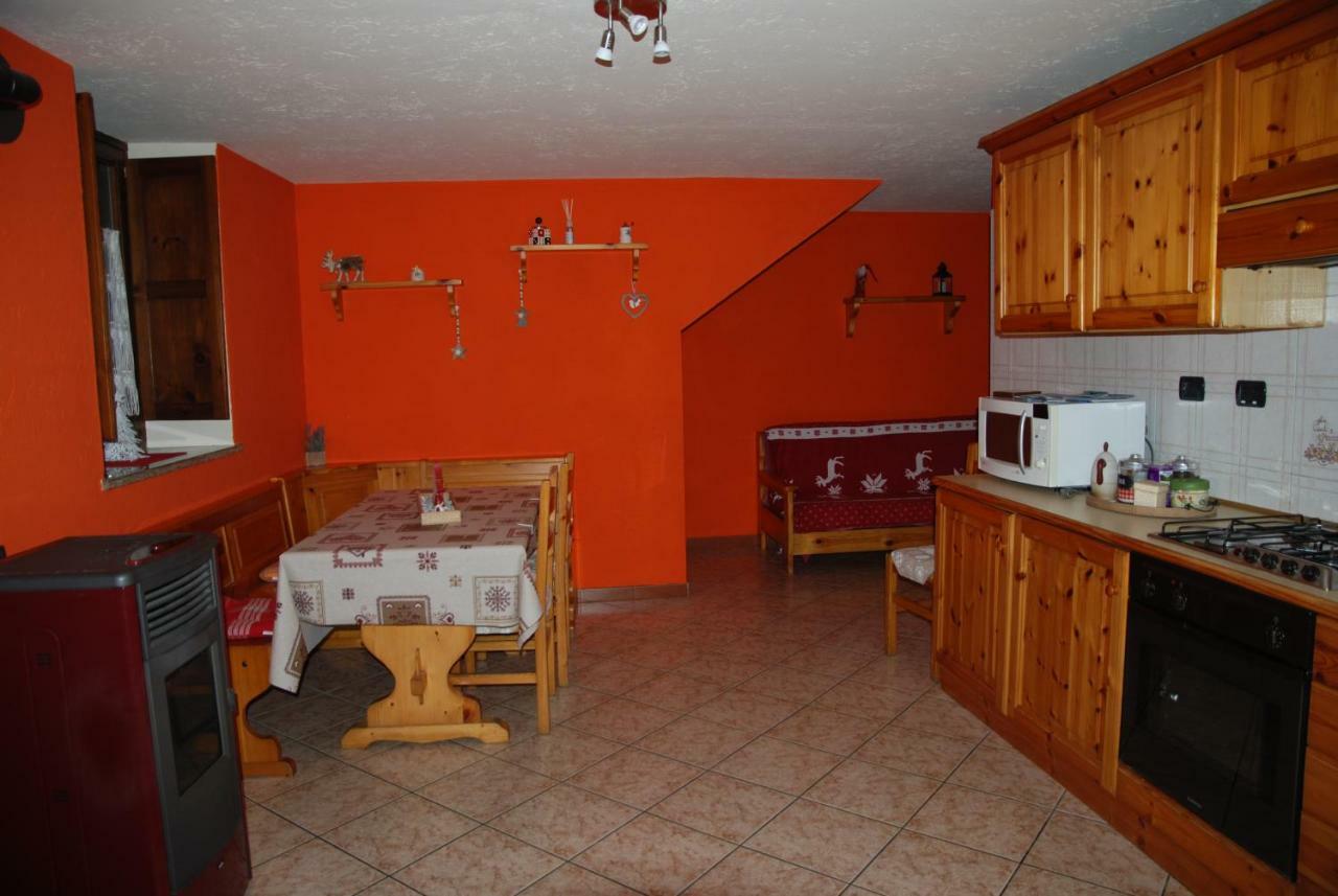 Casa Vacanza In Centro A Ла Сале Екстериор снимка