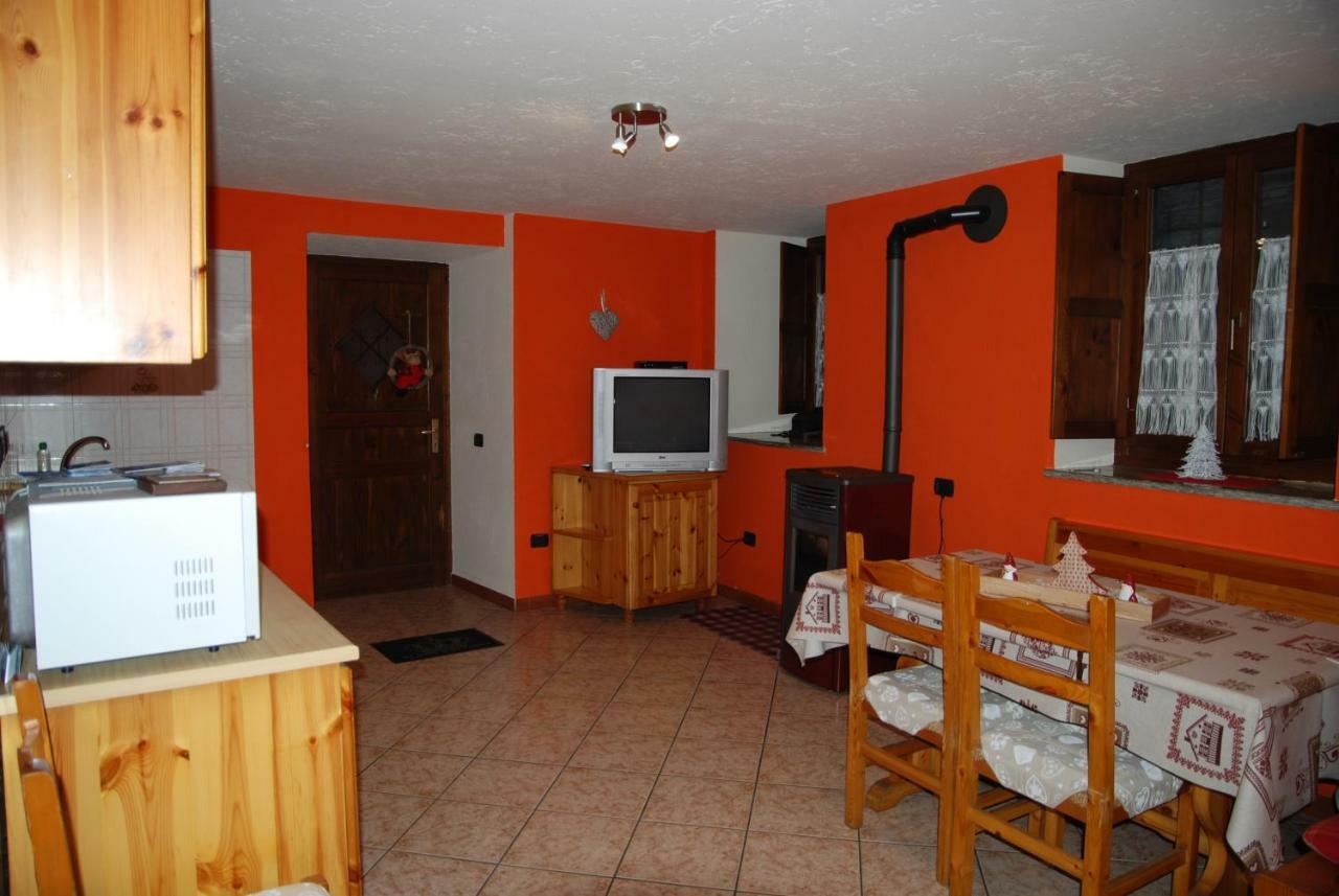 Casa Vacanza In Centro A Ла Сале Екстериор снимка